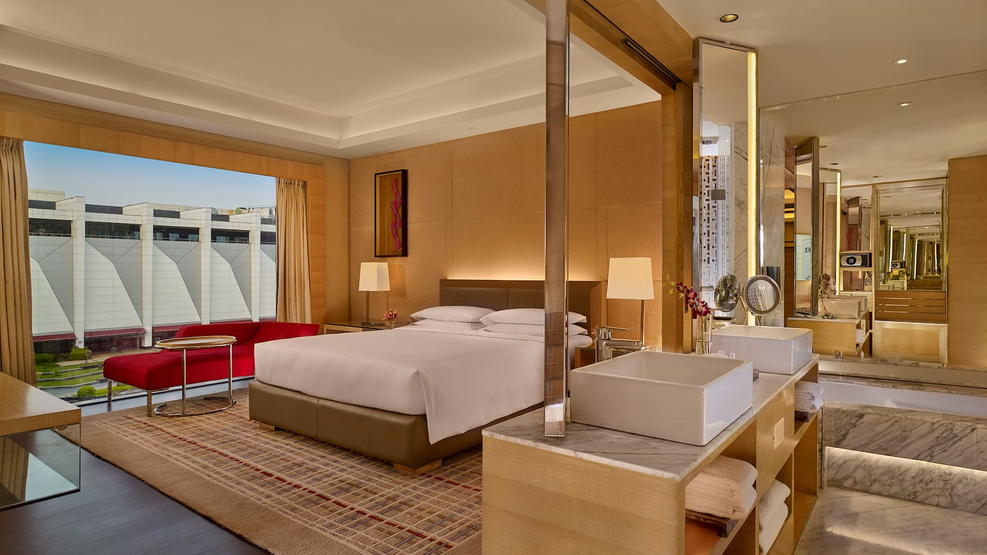 2 von 5 Hyatt Regency Chandigarh Regency Suite Bedroom