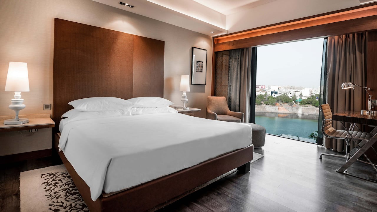 Hyatt Ahmedabad, King guestroom
