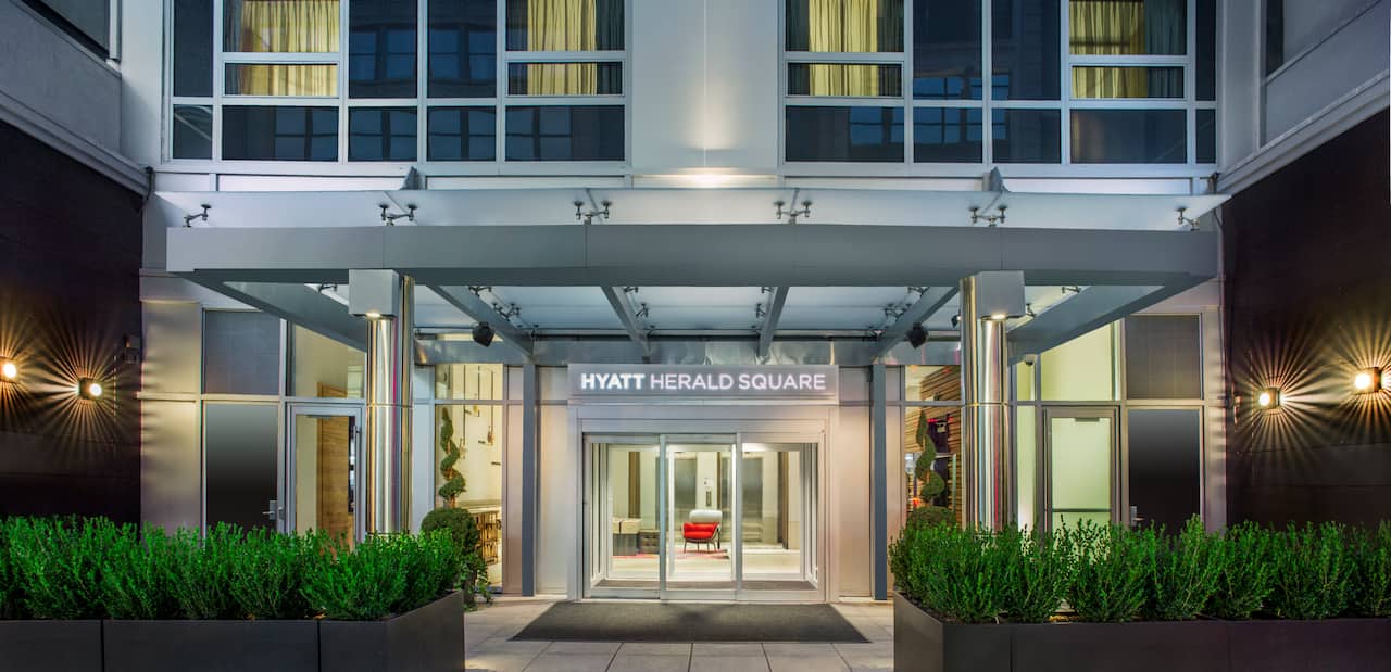 Hyatt Herald Square New York, entrance