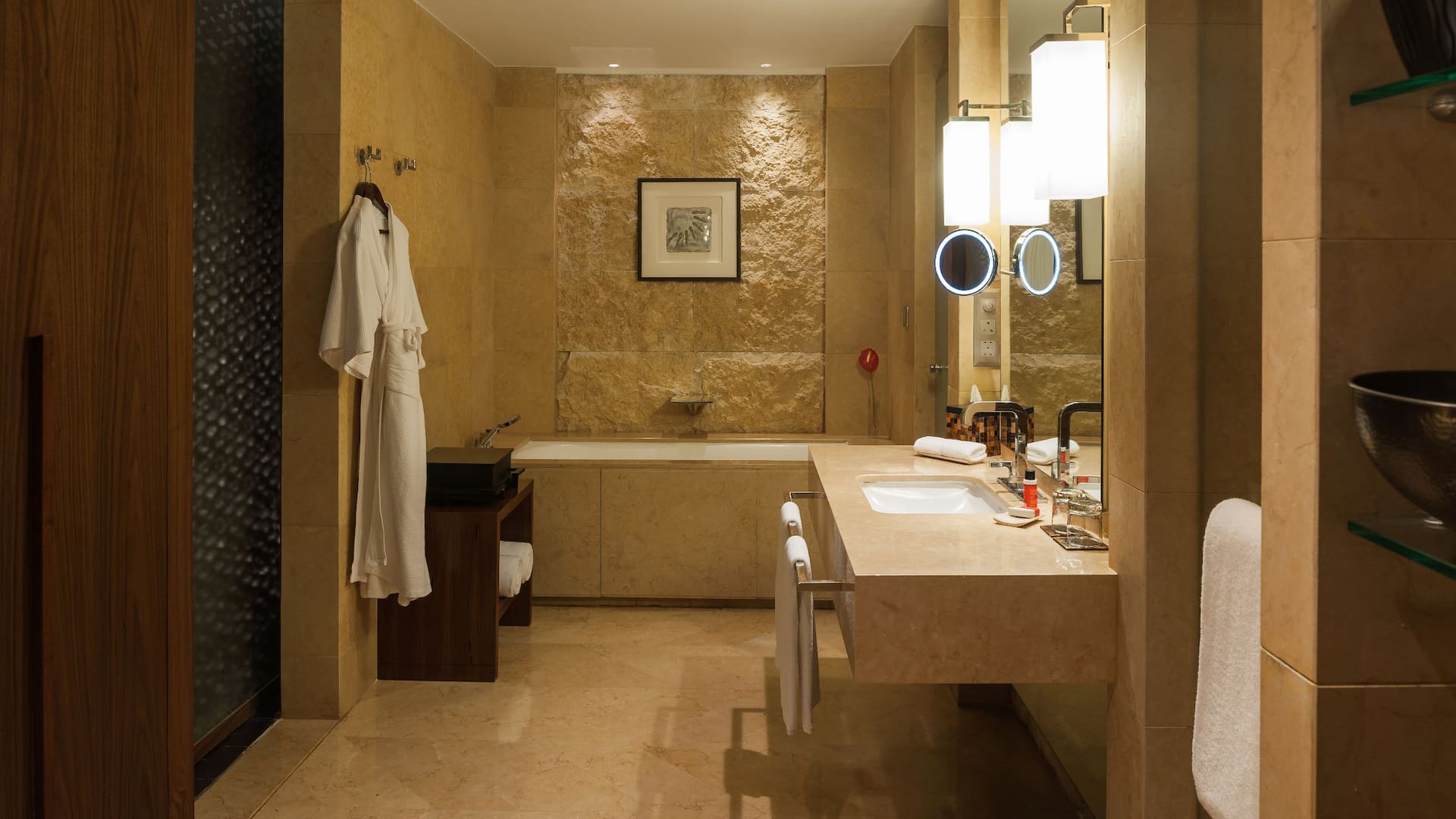 2/5 Grand Room Bathroom