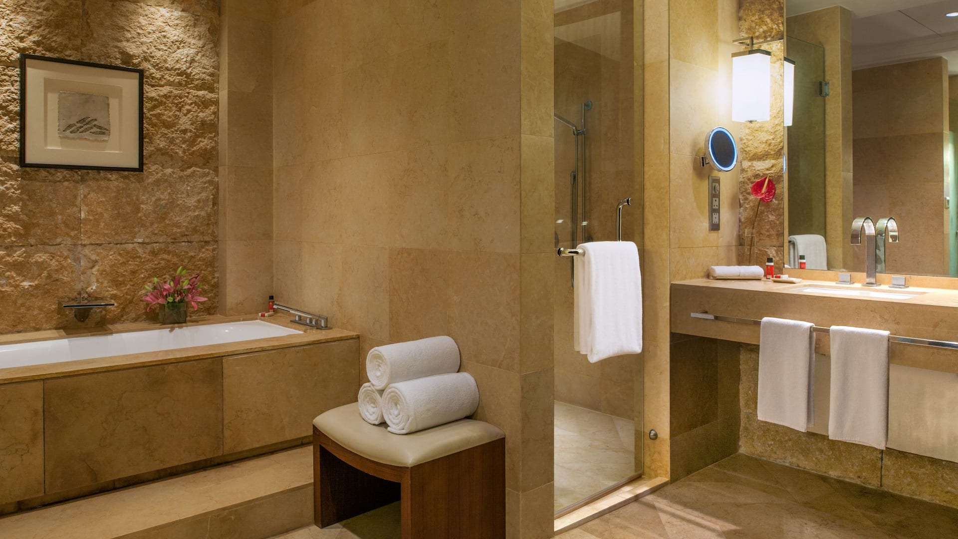 4/6 Grand Suite Bathroom