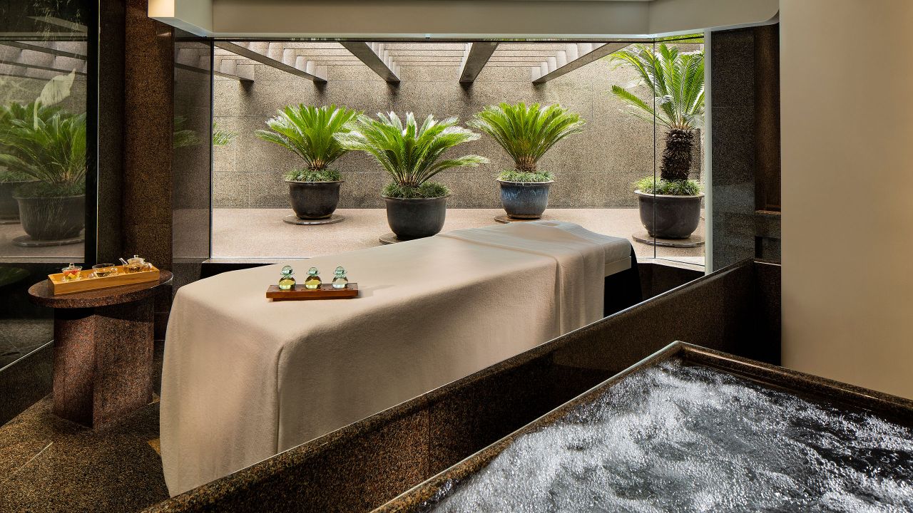 静水沁园按摩浴缸连花园景观