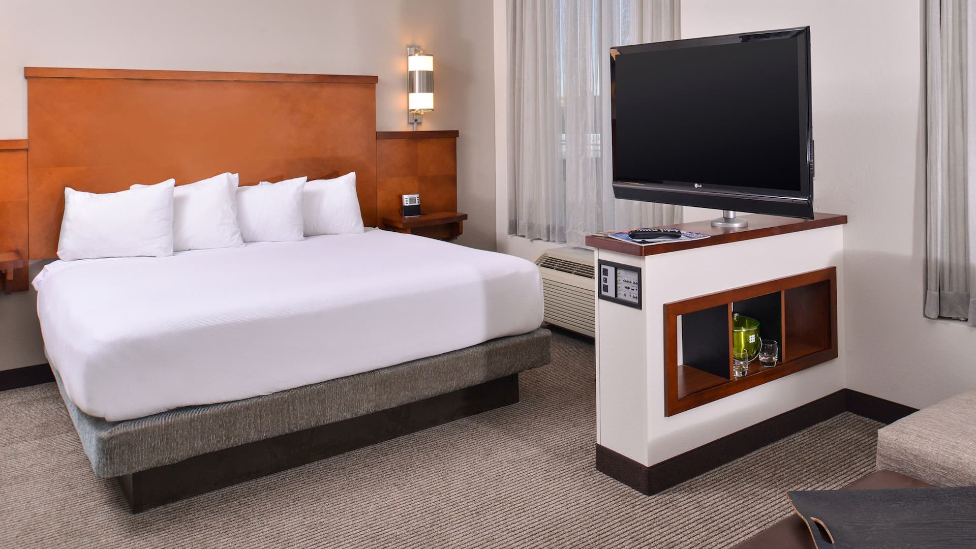 Hyatt Place Garden City Corner King Cozy Bed