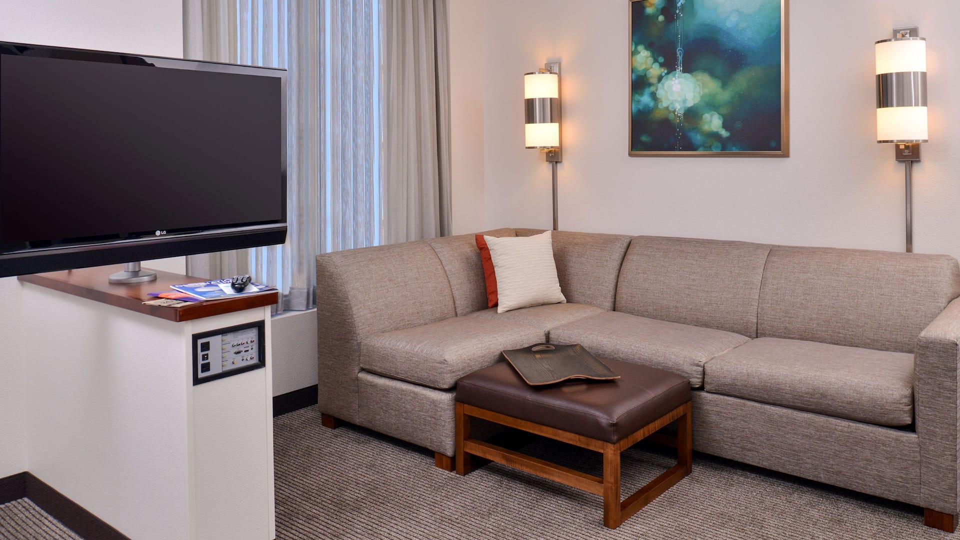 Hyatt Place Garden City Corner King Living Space