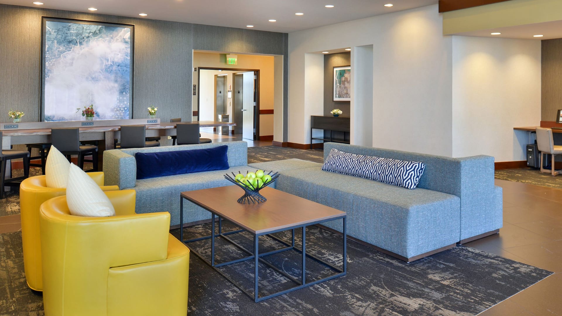 Hyatt Place Garden City Lobby Lounge