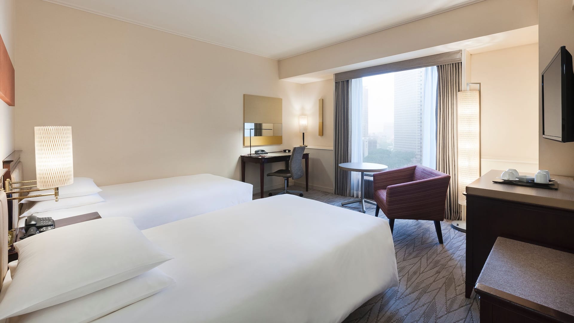 1 von 2 Hyatt Regency Tokyo Guest Room Twin Daylight
