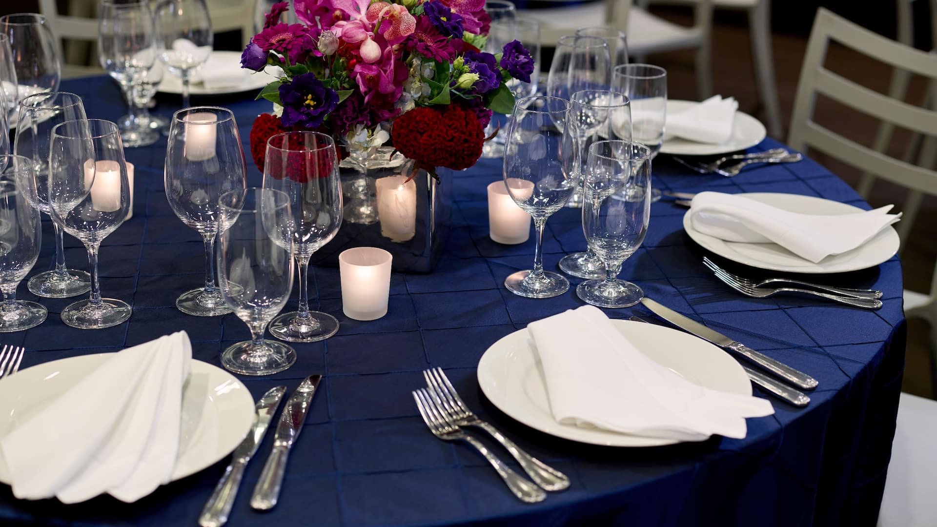 4 of 4 Hyatt Place Arlington/Courthouse Plaza Meeting Place Social Table Detail