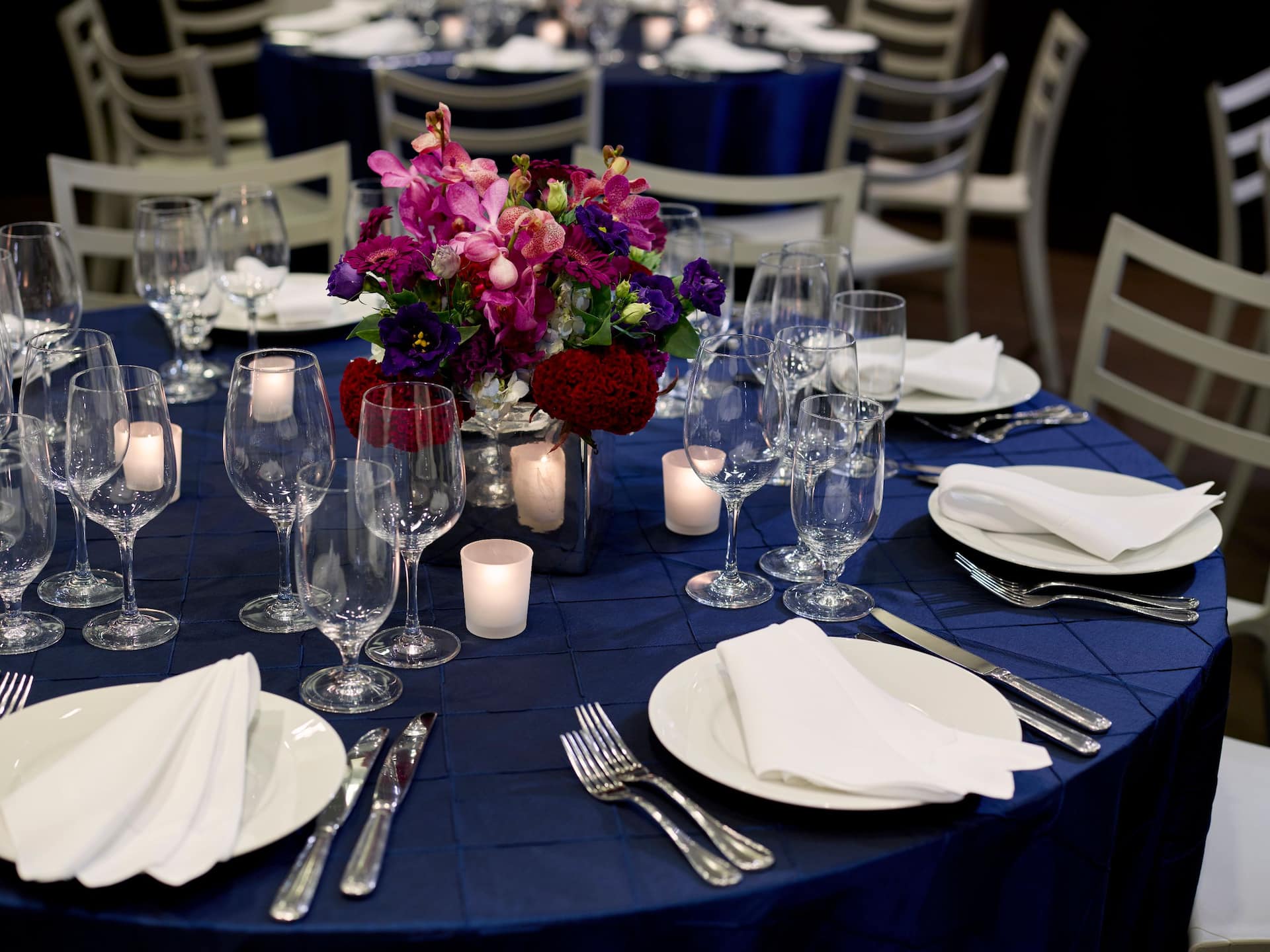 Hyatt Place Arlington/Courthouse Plaza Meeting Place Social Table Detail