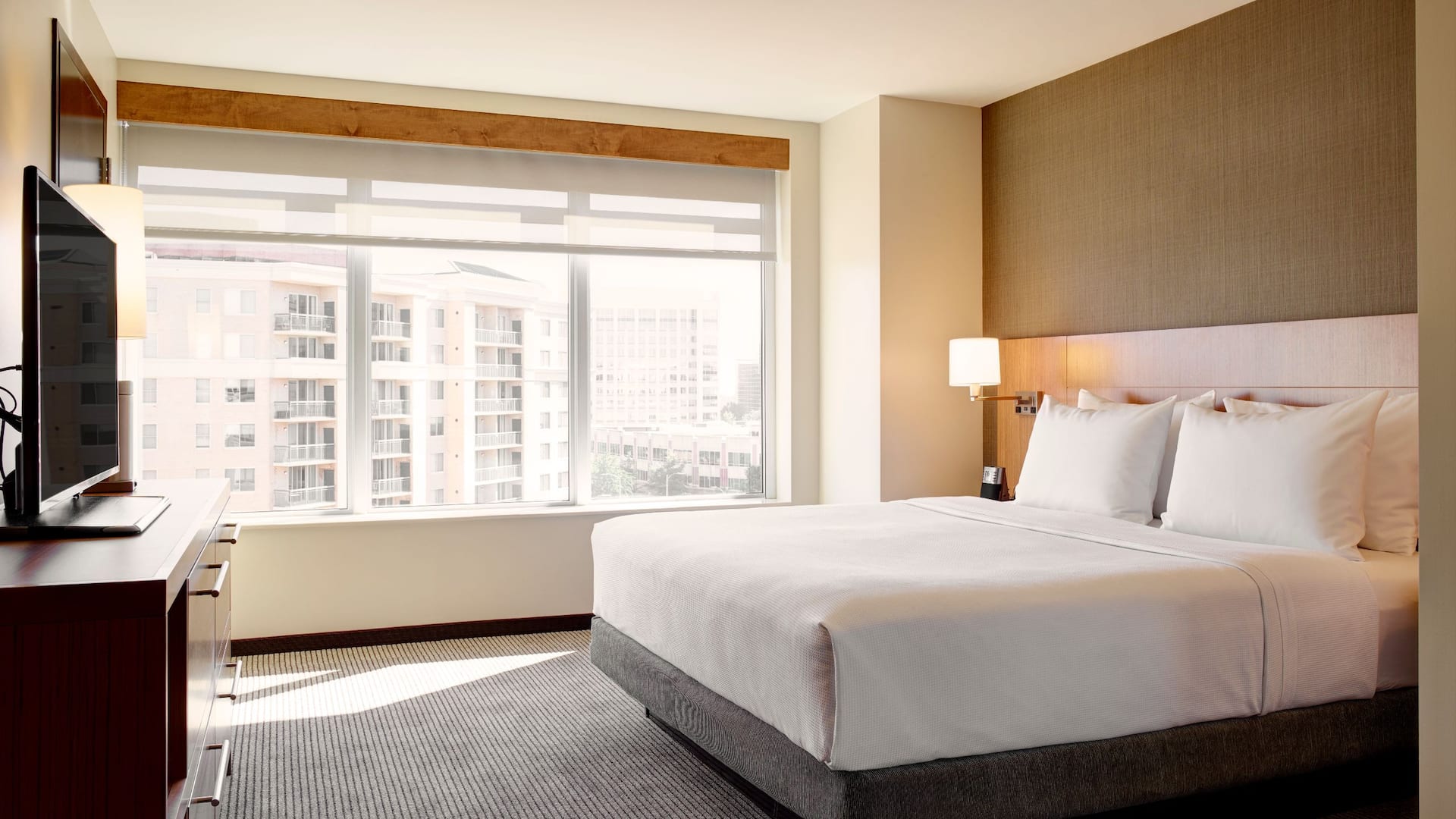 Hyatt Place Arlington/Courthouse Plaza One Bedroom Suite Bed