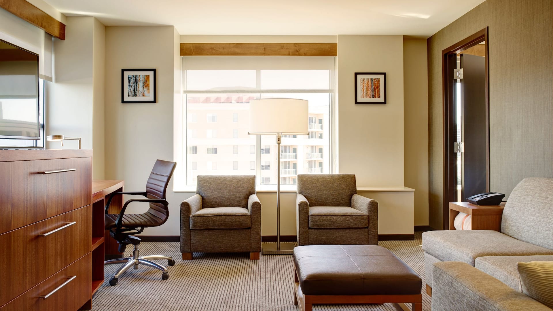 Hyatt Place Arlington/Courthouse Plaza One Bedroom Suite Living Area