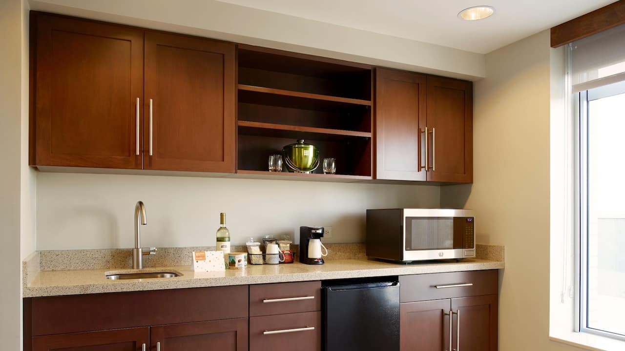 Arlington One Bedroom Suite Kitchenette – Hyatt Place Hotel Arlington/Courthouse Plaza