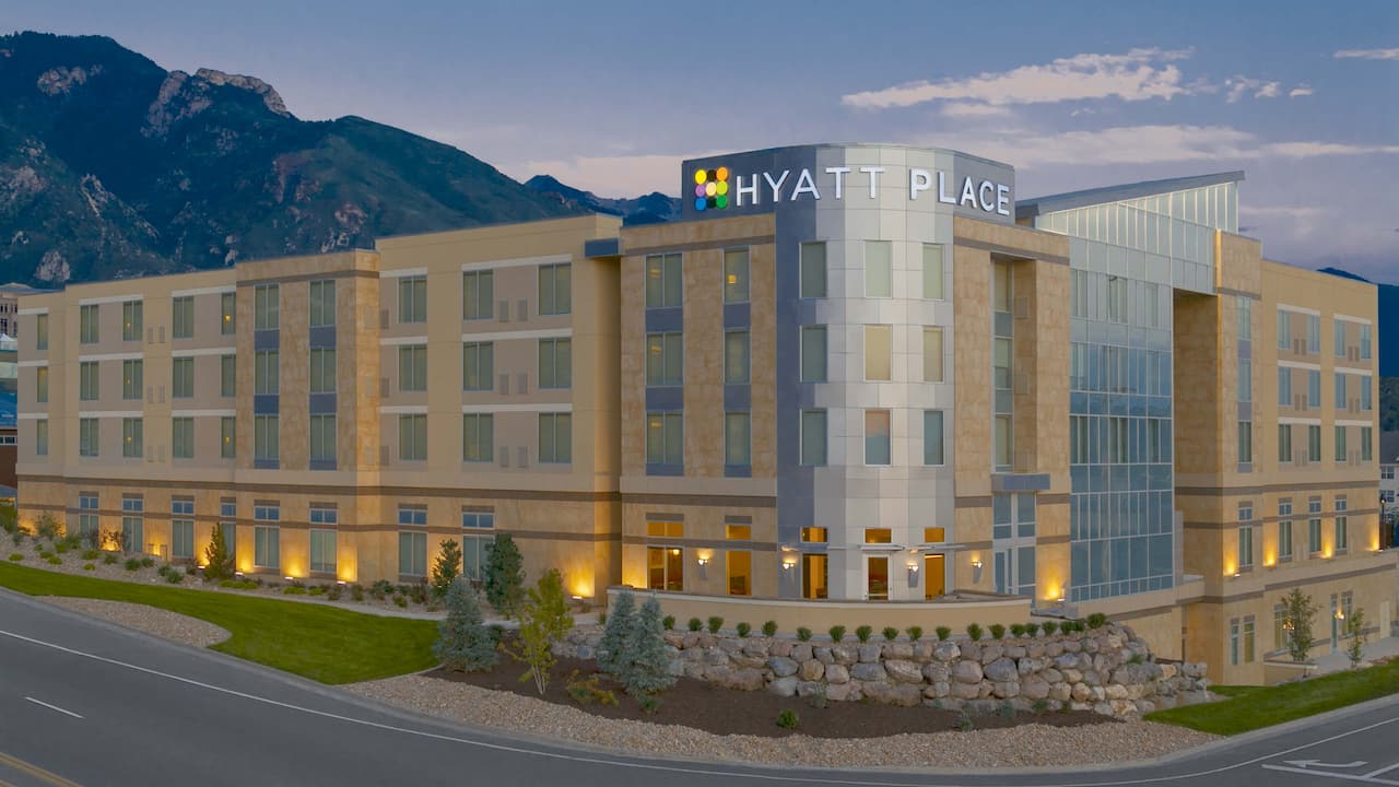 Exterior view at dusk of Hyatt Place Salt Lake City/Cottonwood