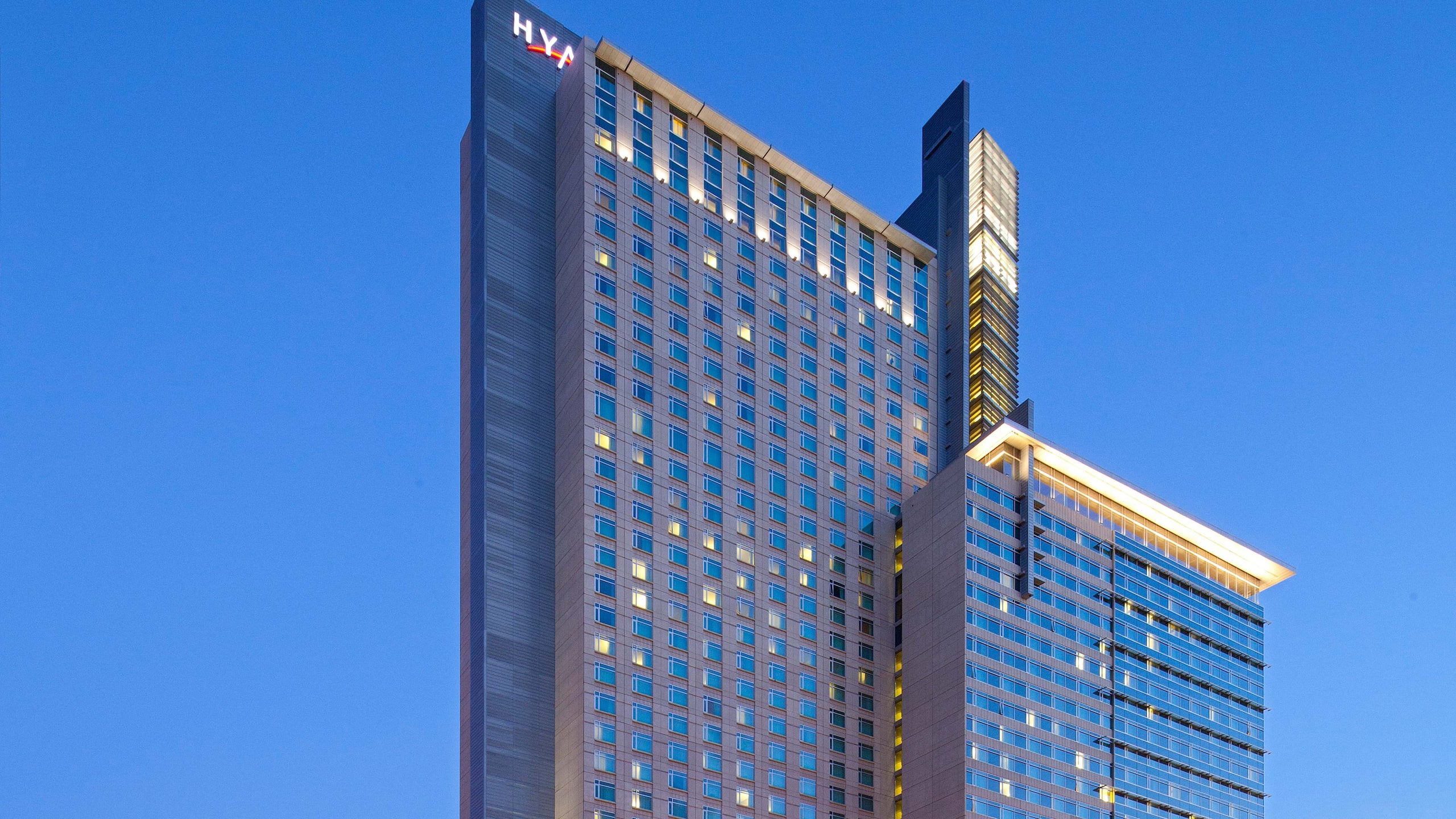 Hyatt Regency Denver at Colorado Convention Center Exterior Night
