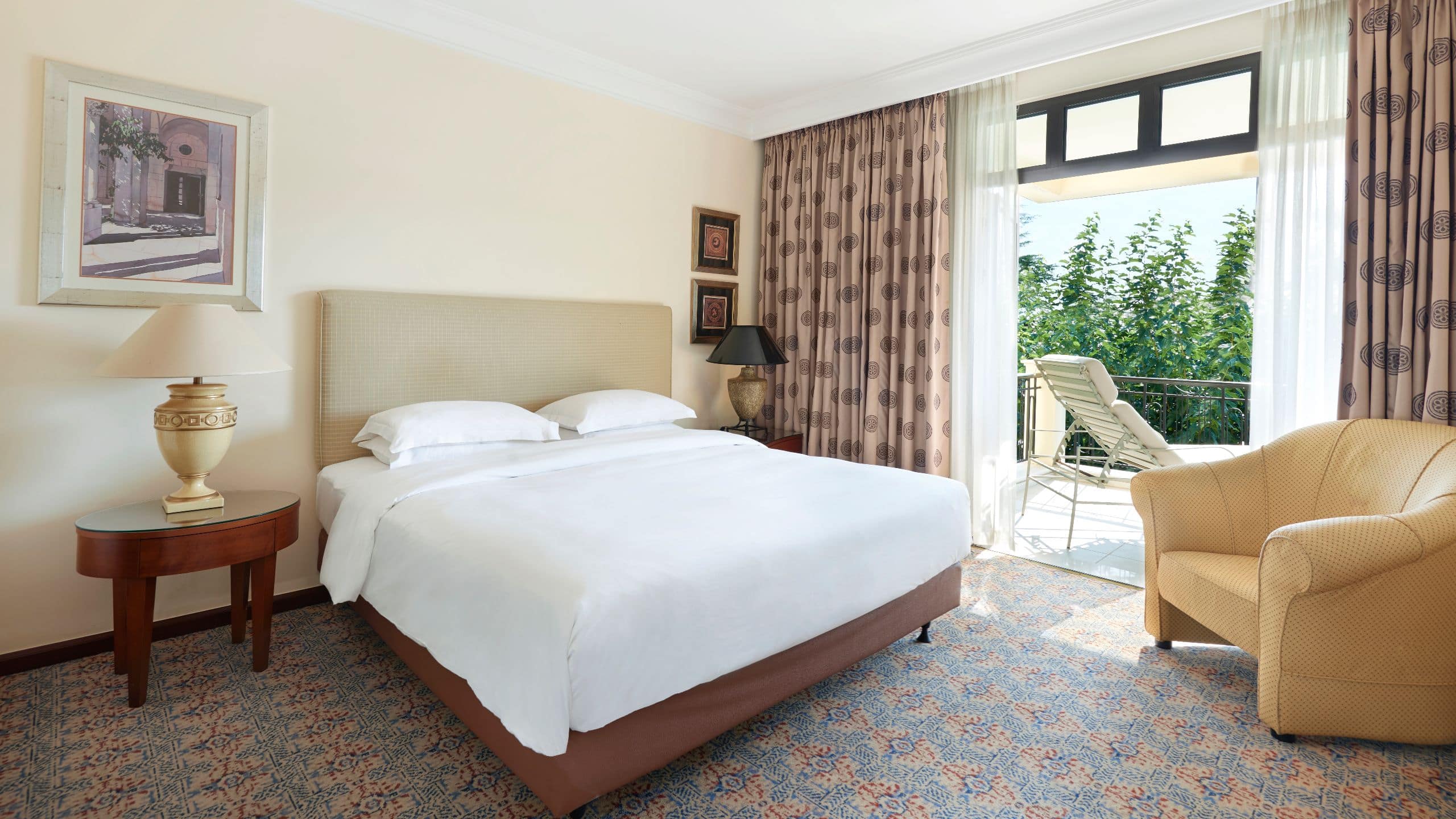 Hyatt Regency Thessaloniki Regency Suite Bedroom