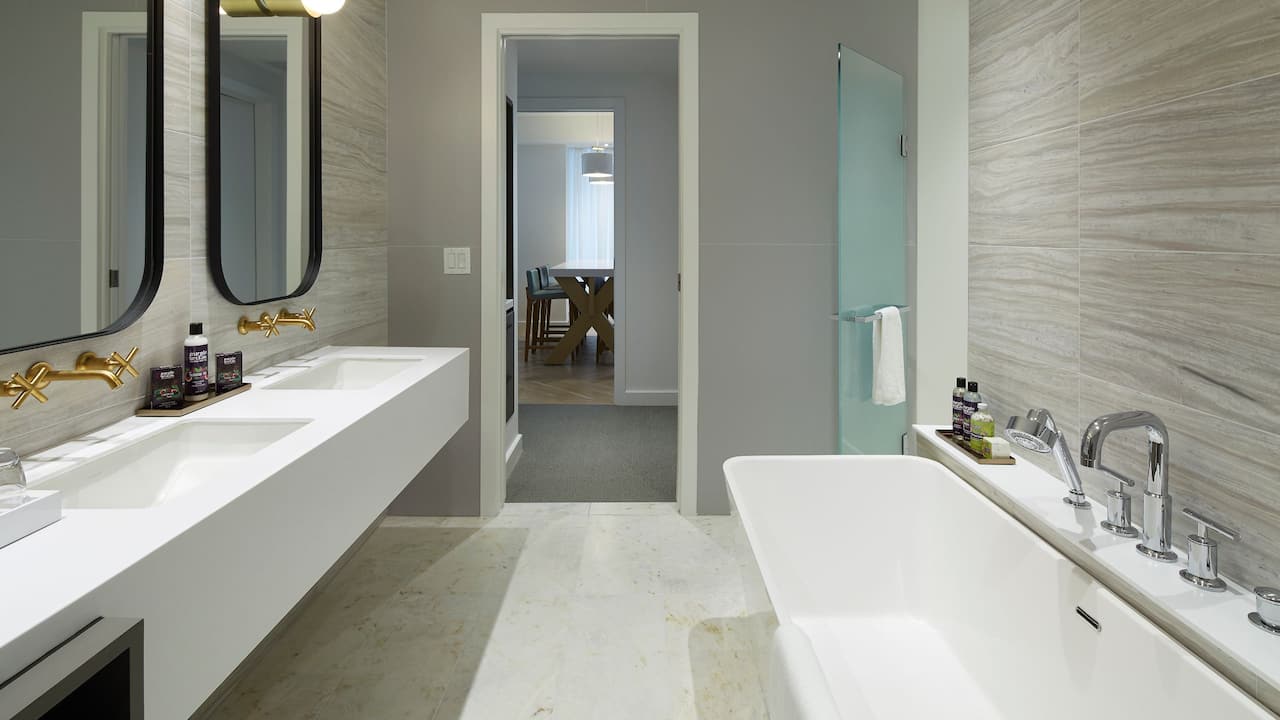 Suite Bathroom