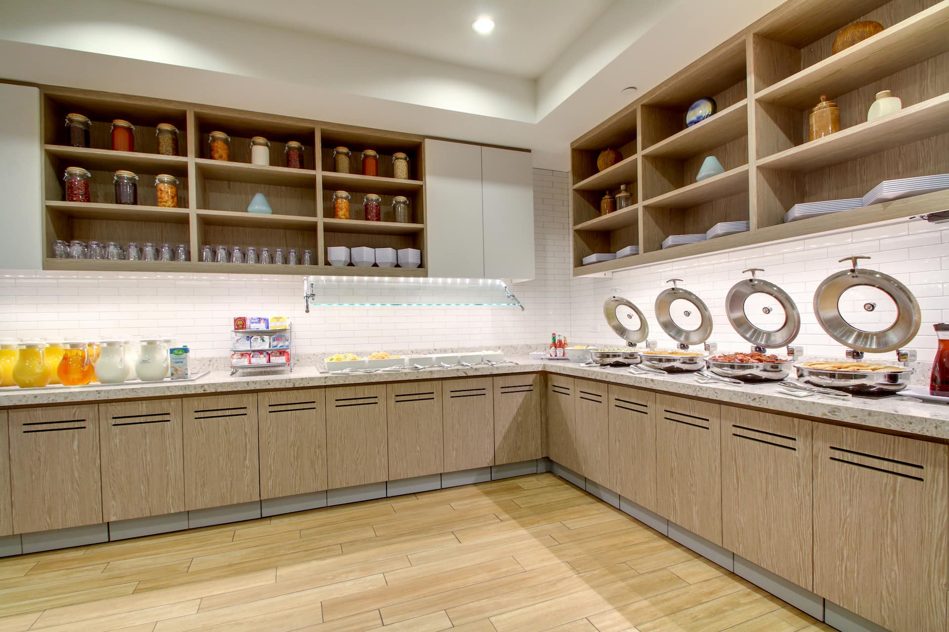 Hyatt House Chicago/Evanston Free Breakfast