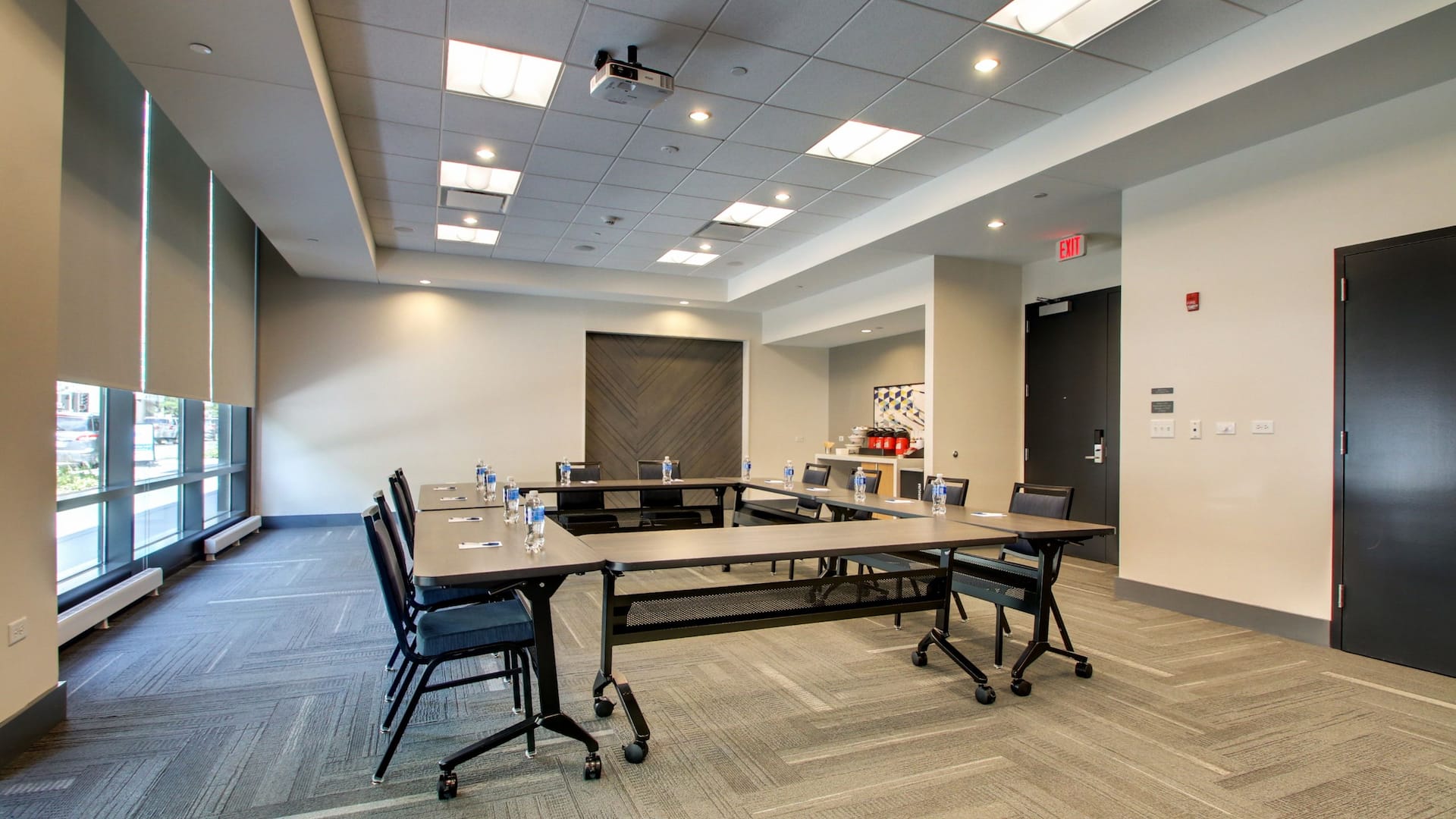 4 of 4 Hyatt House Chicago/Evanston Meeting Area