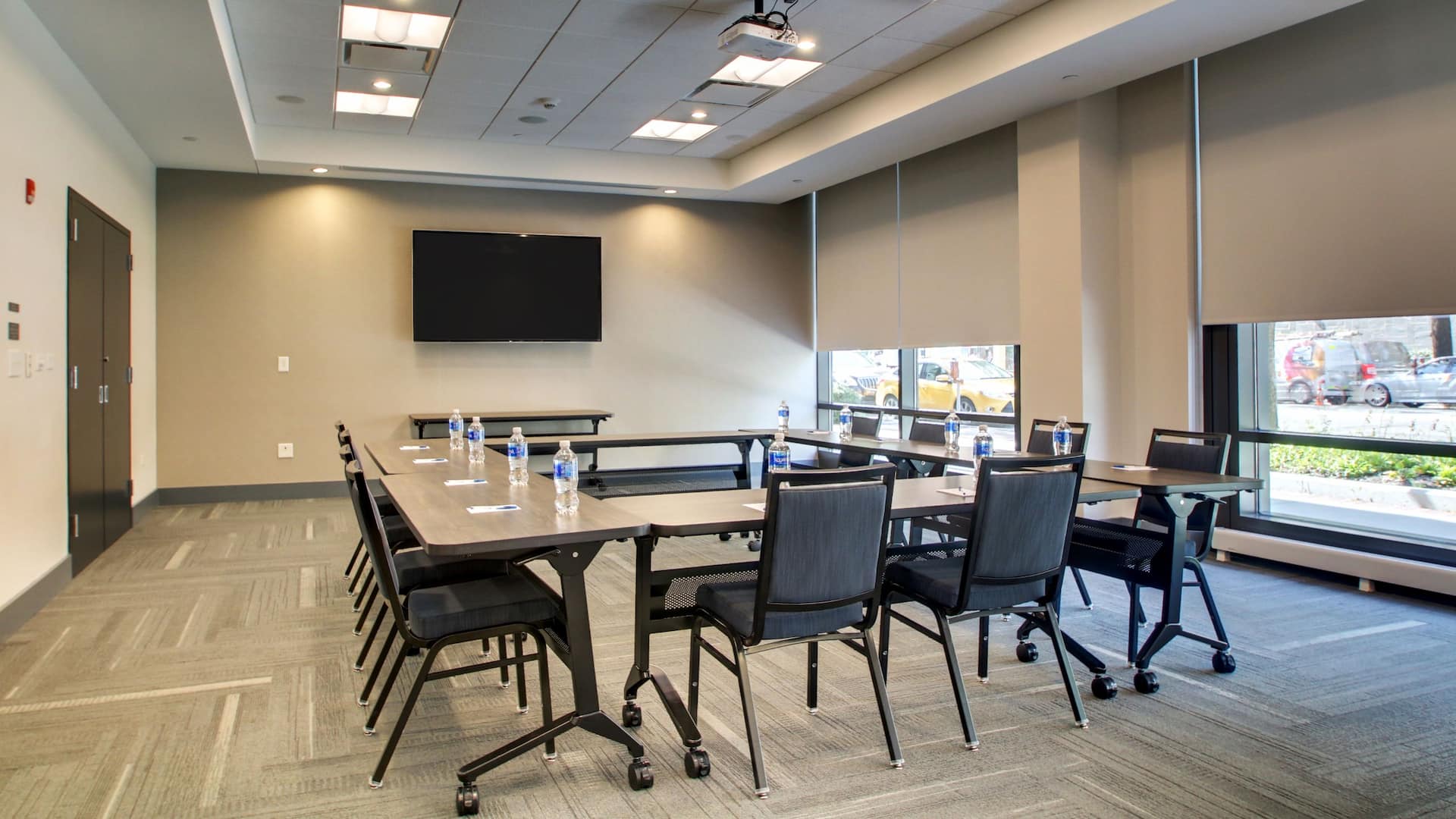 3 of 4 Hyatt House Chicago/Evanston Meeting Room