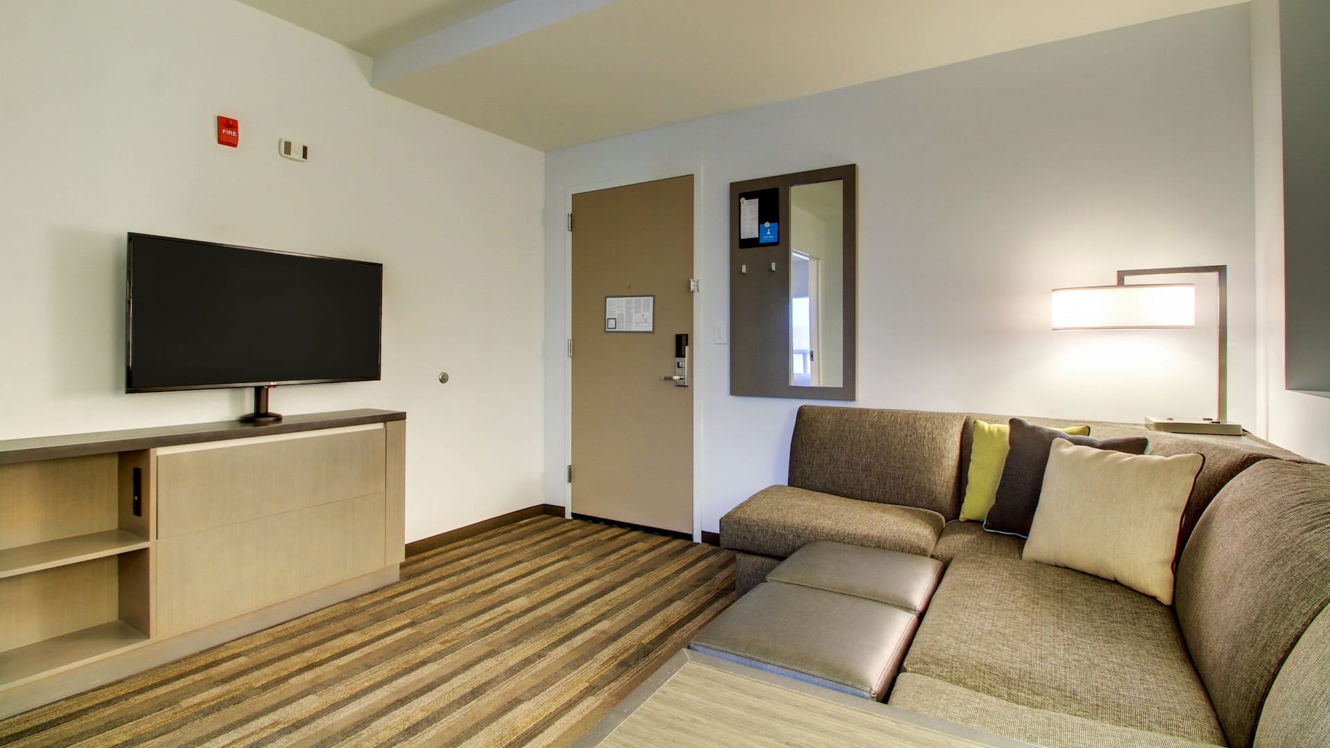 Hyatt House Chicago/Evanston One Bedroom Living Area