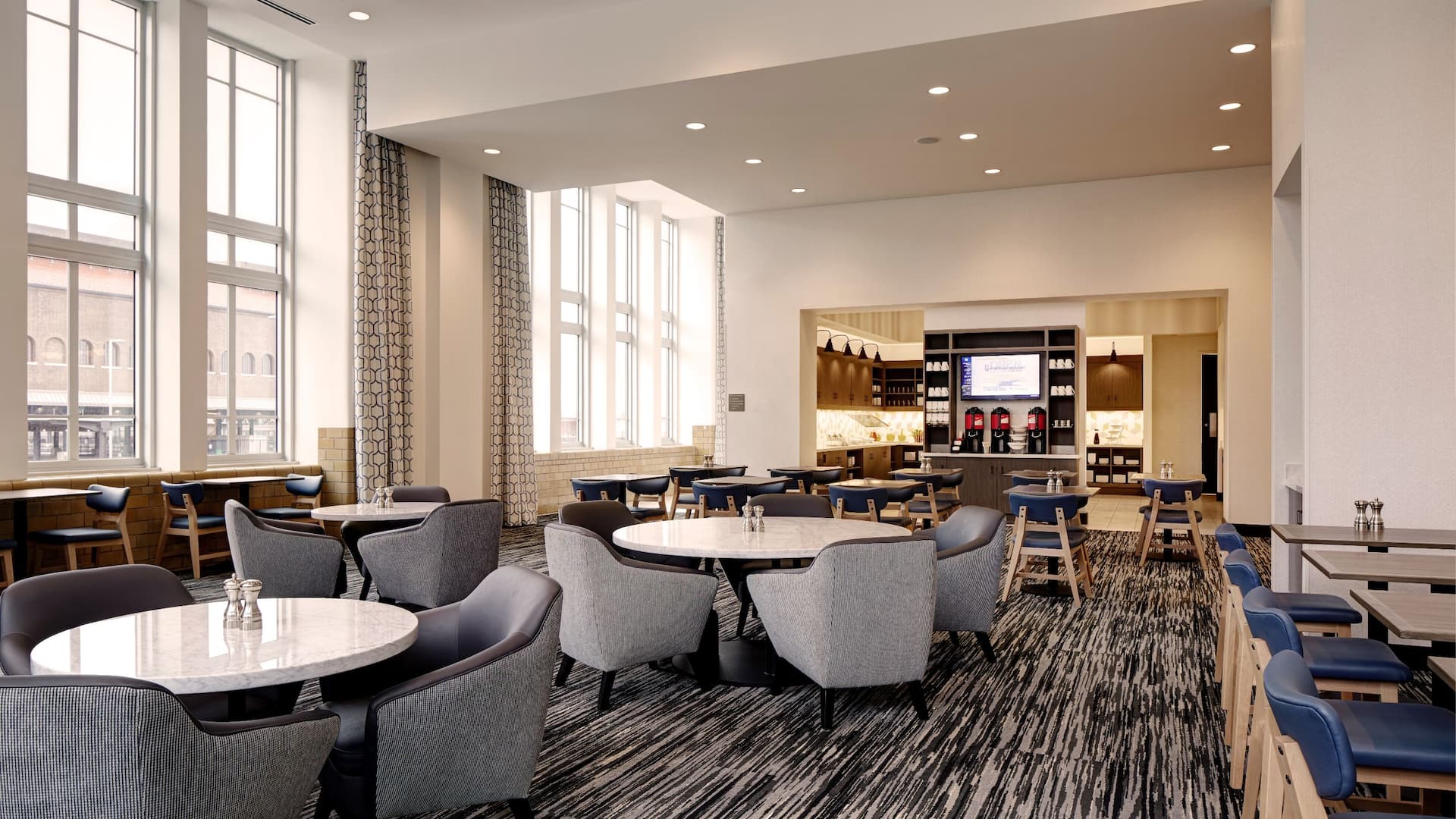 Hyatt Place St. Paul/Downtown Kitchen Seating Area