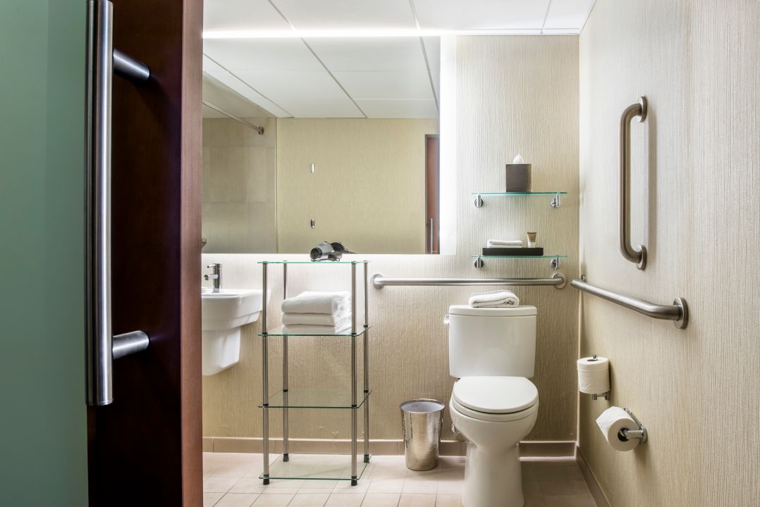 Downtown Chicago Hotel Rooms and Suites Hyatt Regency Chicago