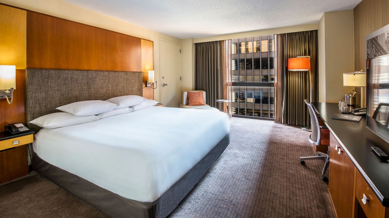 Downtown Chicago Hotel Rooms and Suites Hyatt Regency Chicago