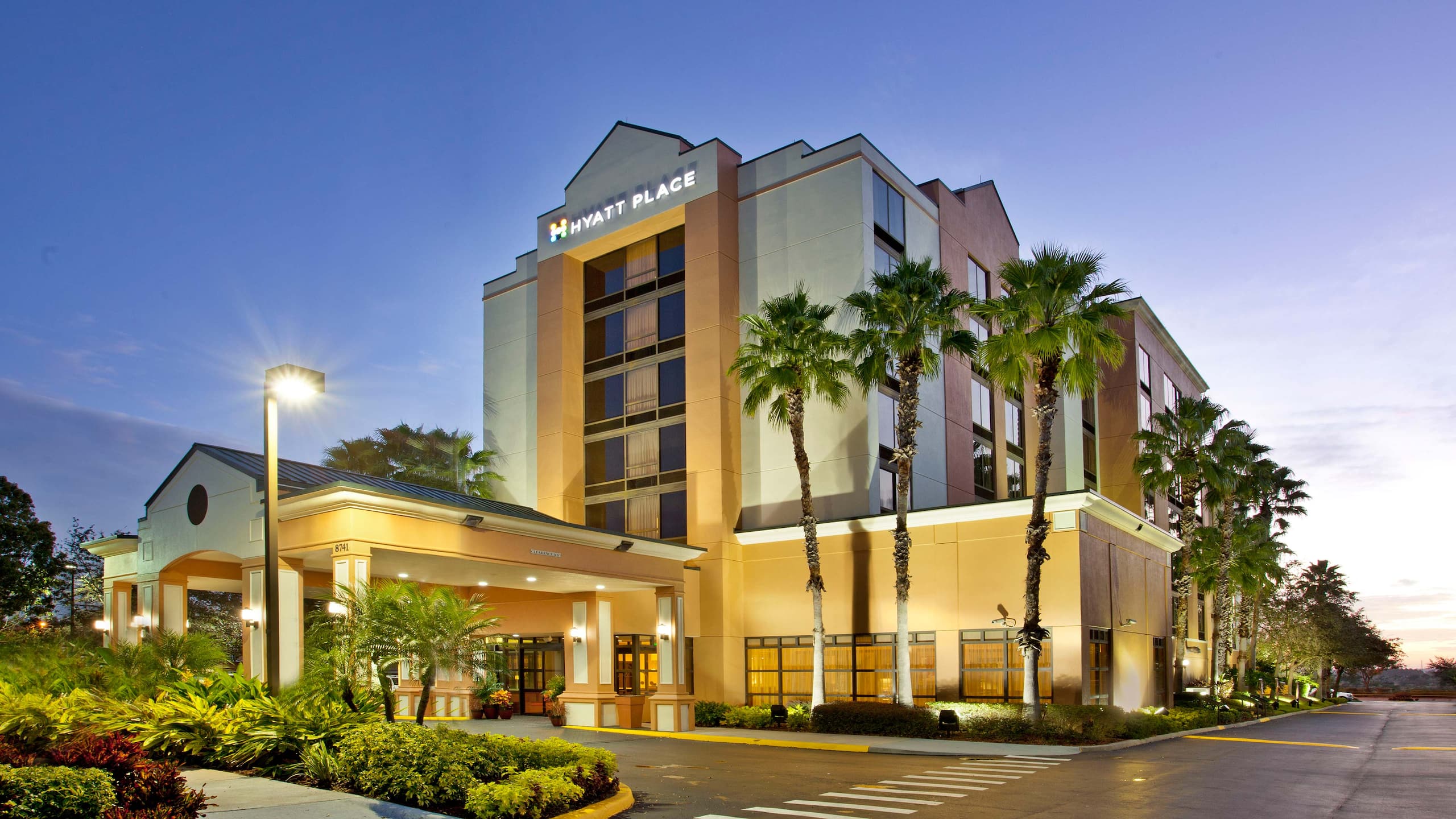 Hyatt Place Orlando Convention Center P007 Exterior Evening.16x9 