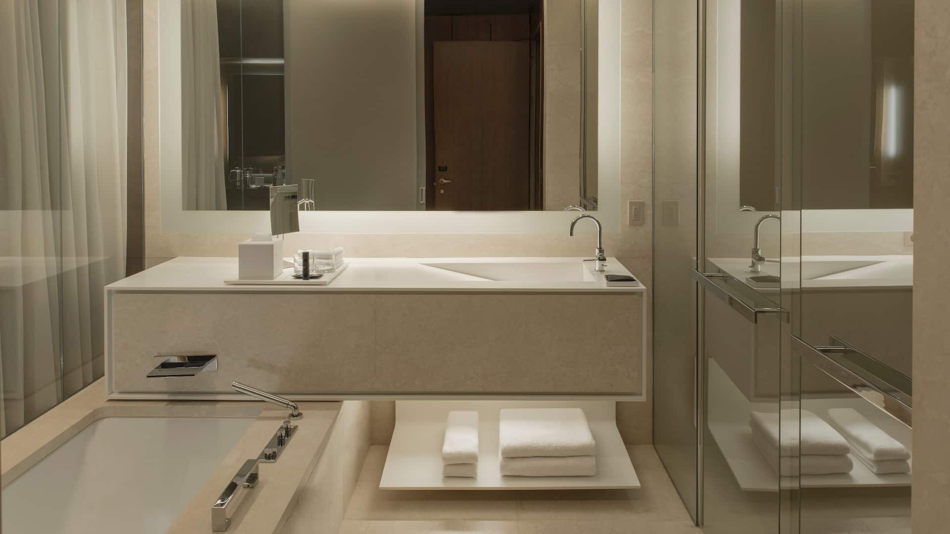 2 / 2 Hyatt Centric Levent Istanbul Deluxe Bathroom