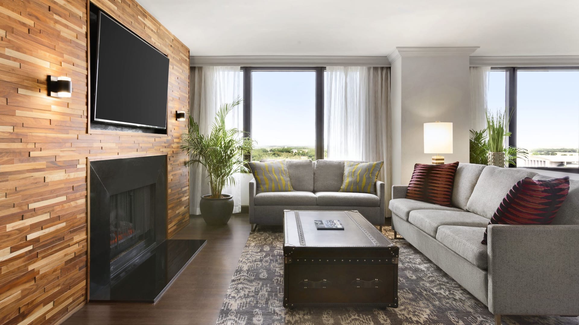 Hyatt Regency Savannah Deluxe Suite Fireplace