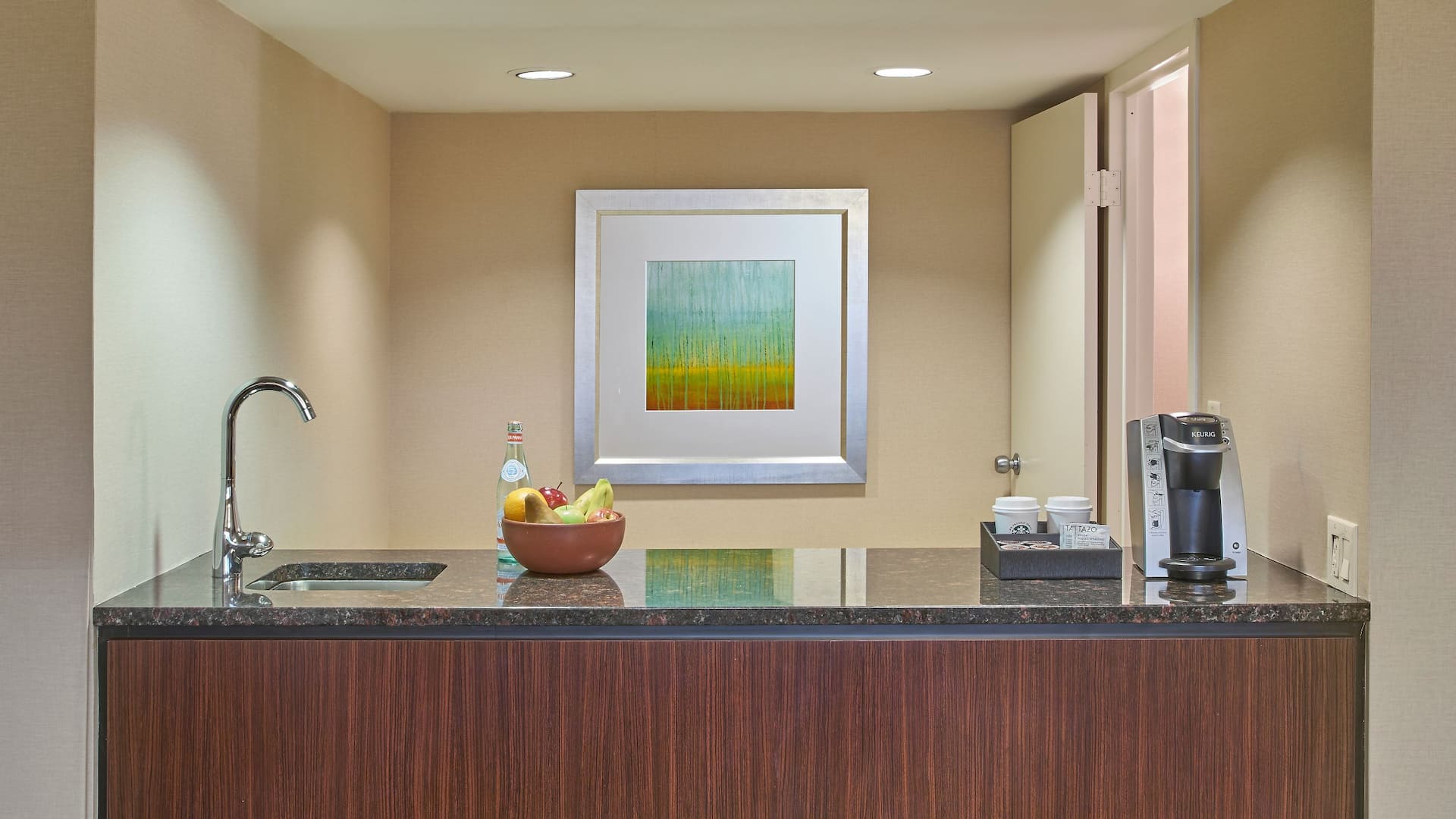 Hyatt Regency Milwaukee Grand Suite Bar