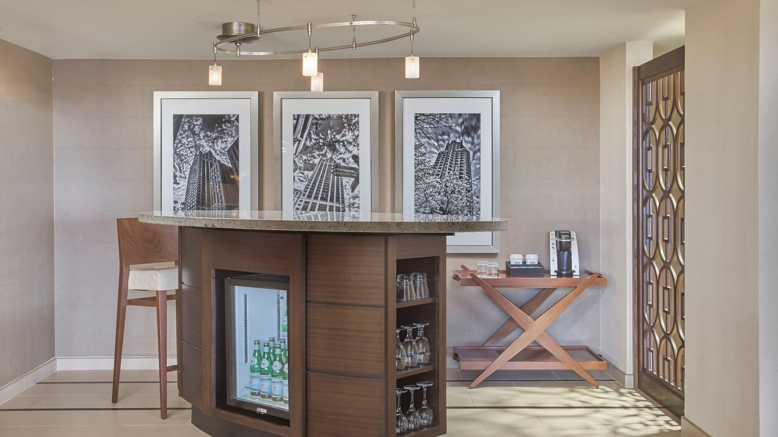 Hyatt Regency Milwaukee Presidential Suite Bar
