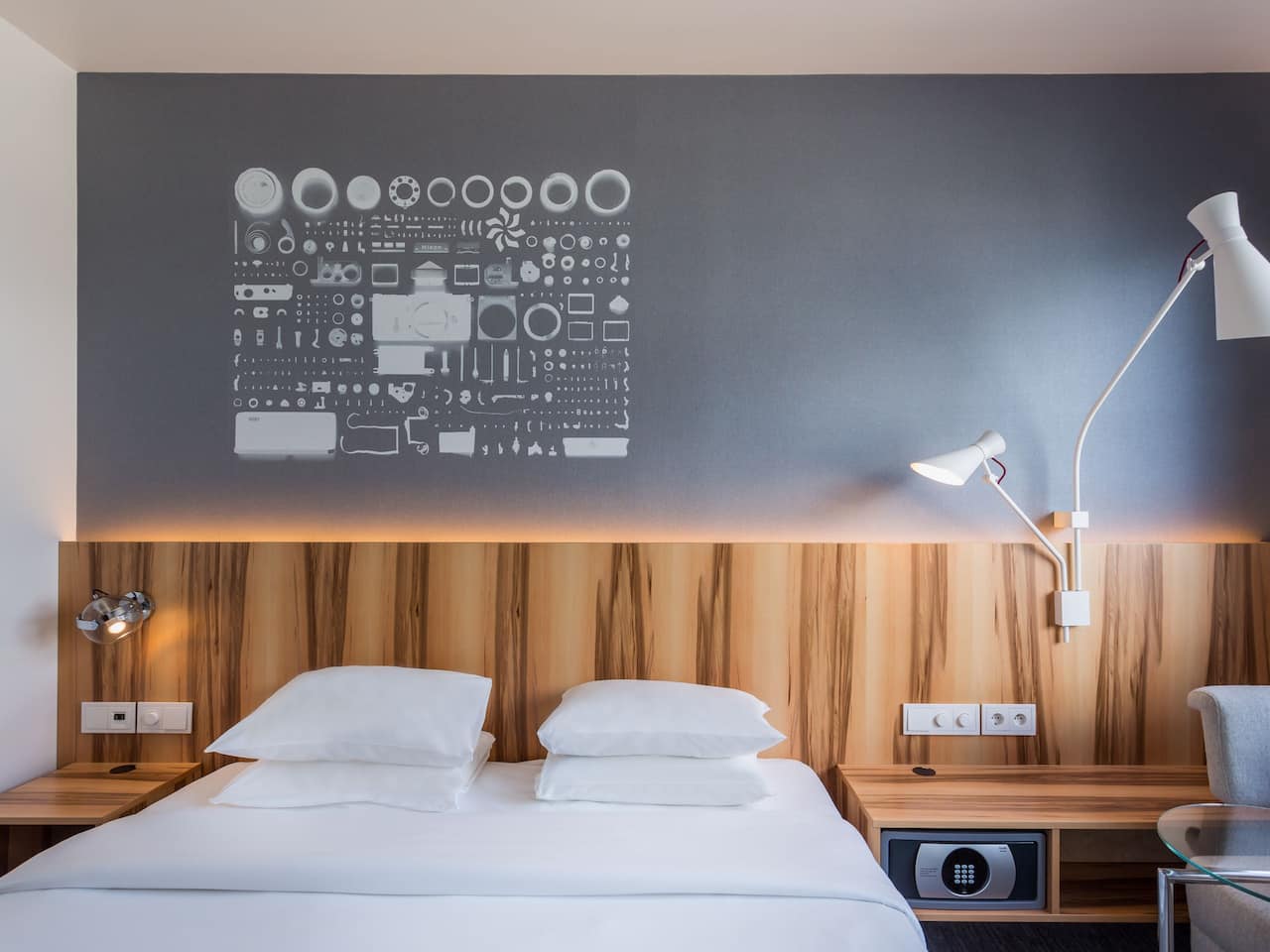 4-star Deluxe Room at Hotel Hyatt Regency Paris Etoile