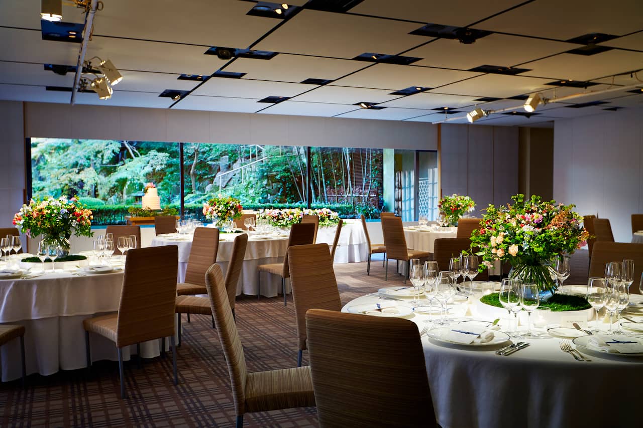 Wedding Garden Room Table Setting