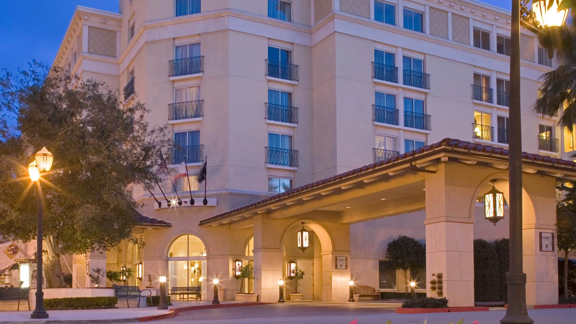 Valencia Hotel Exterior