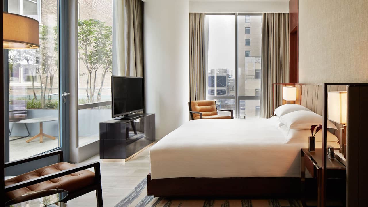 Luxury Hotel Suites With Balcony In Nyc | Park Hyatt New York