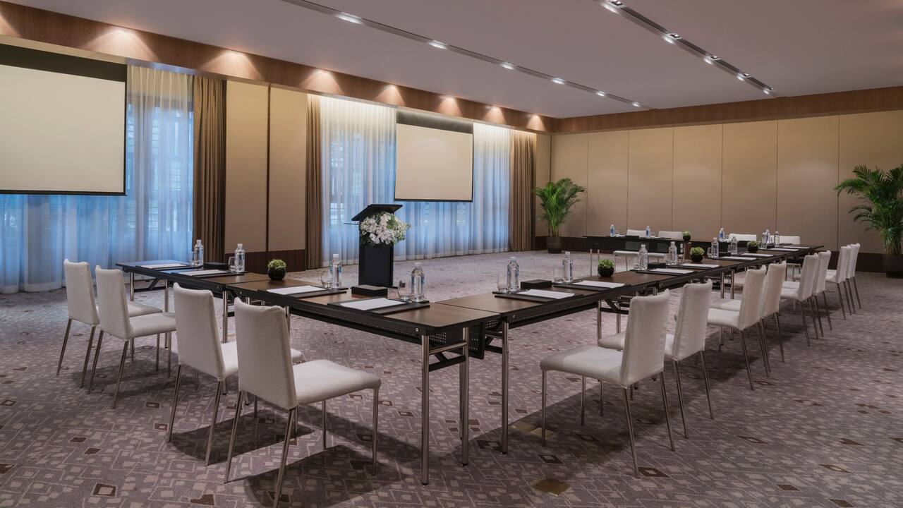 U-Shape Meeting Setup