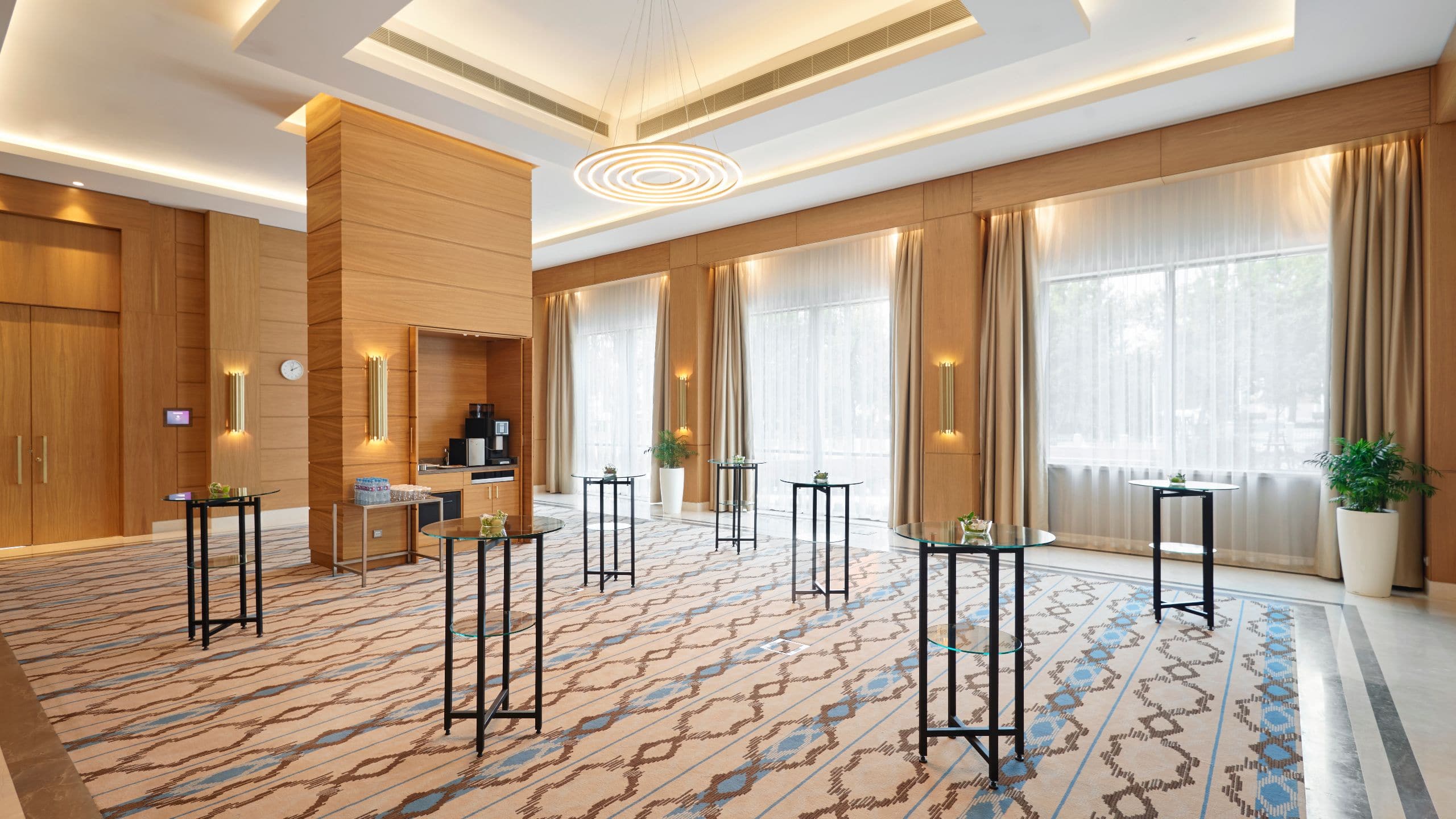 Хаят редженси лобби. Krokus plaza гостиница ташкент. Гостиница international hotel tashkent. International hotel tashkent 5. Хаят ридженси ташкент.