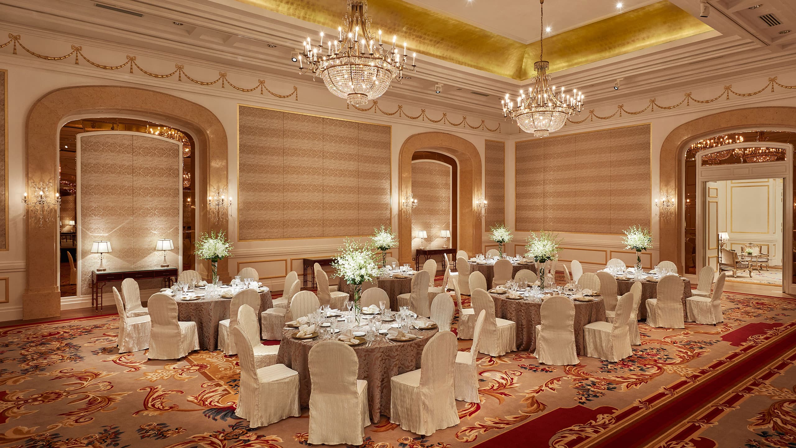 6 of 6 Ballroom Banquet Set up