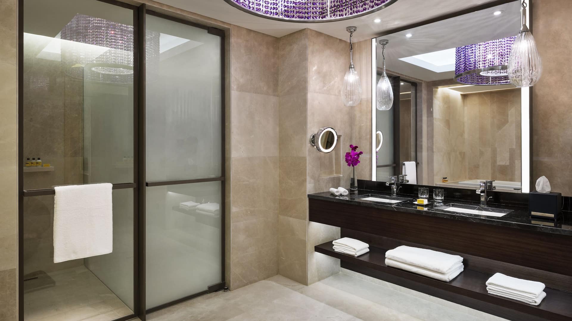 3 من 12 royal bathroom