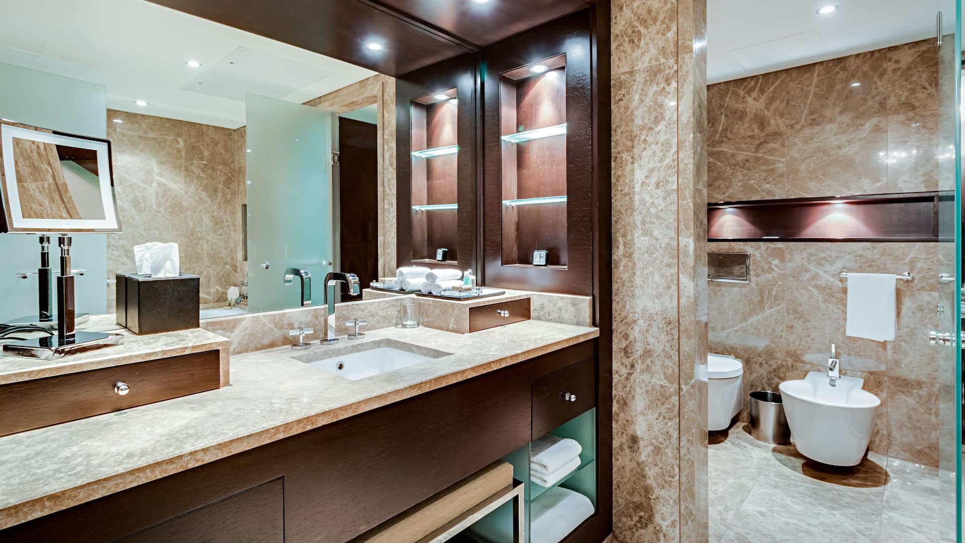第 2，共 3 Hyatt Regency Kyiv Regency Suite King Bathroom