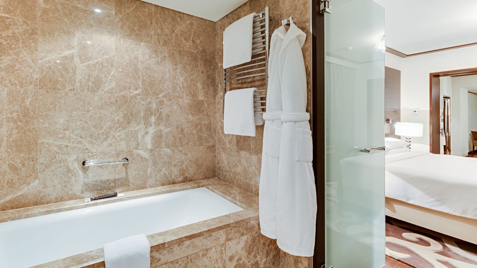 第 3，共 3 Hyatt Regency Kyiv Regency Suite King Bathtub