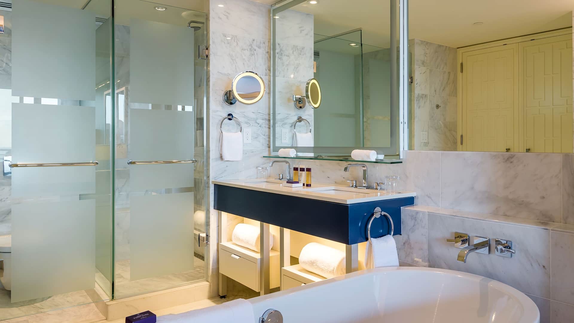 4/4 standard bathroom east tower