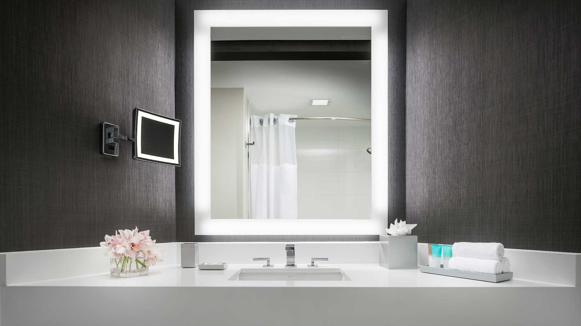 3 de 3 Guestroom Bath Tub