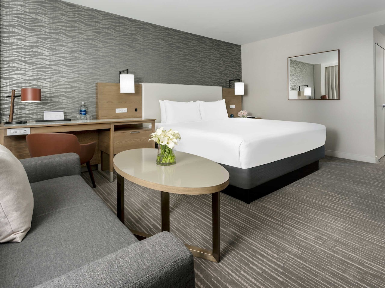 Hyatt Regency Bethesda King Guestroom with Sofa