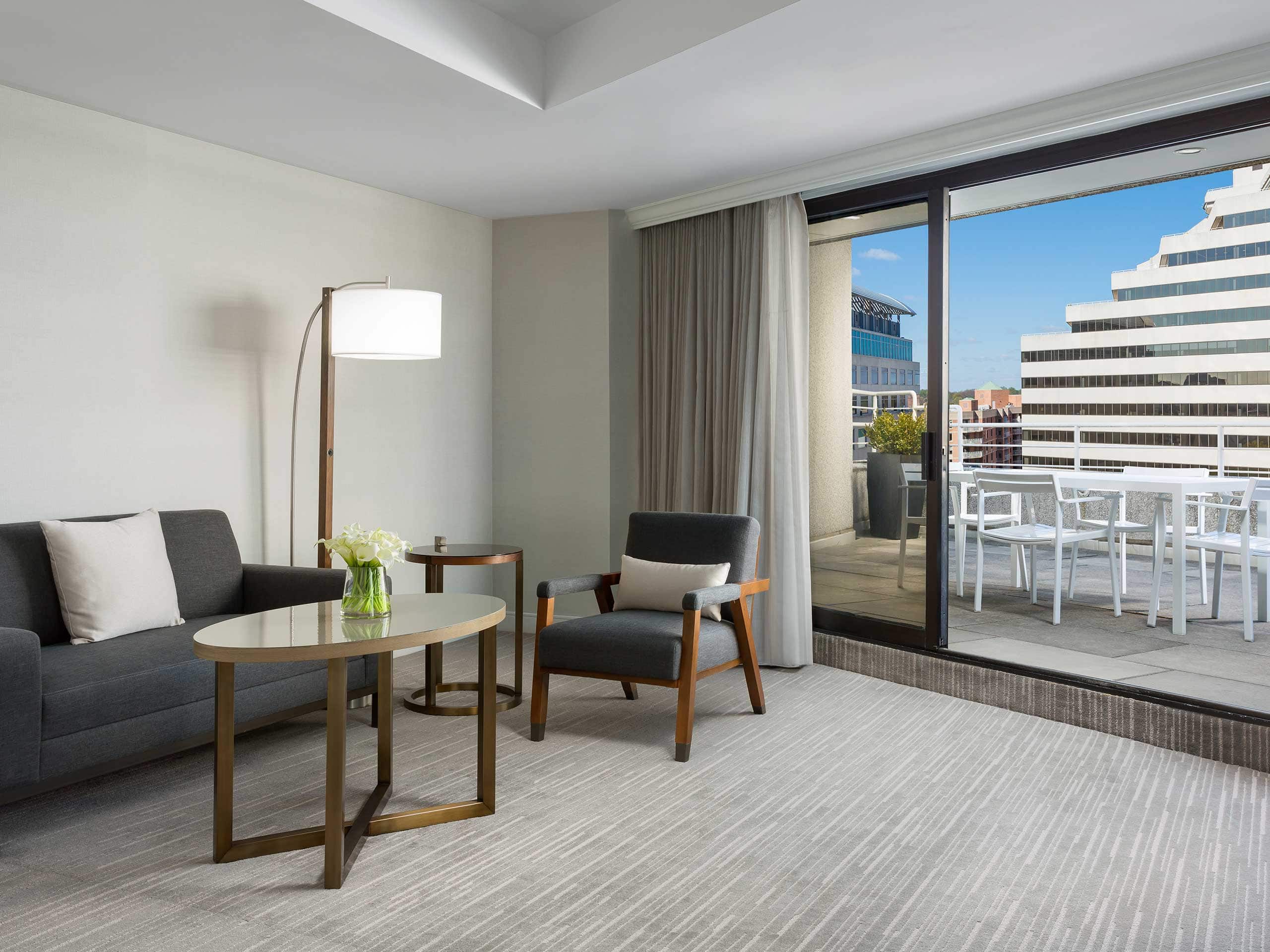 Guestroom Terrace King Sitting Area	