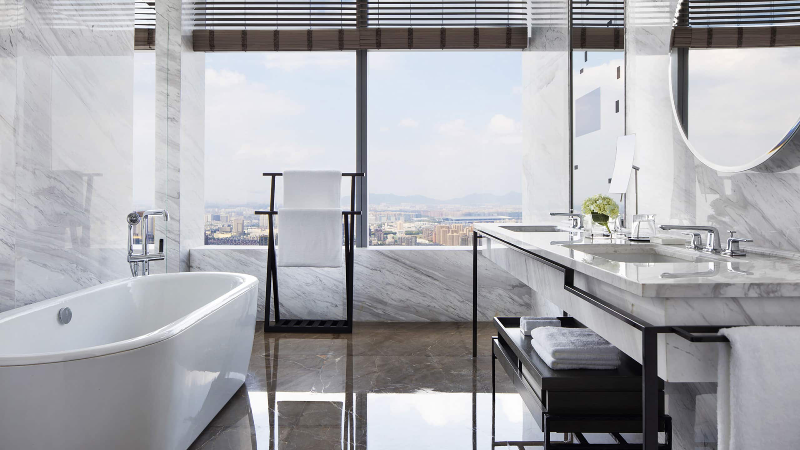 4 of 4 Park Suite Bathroom