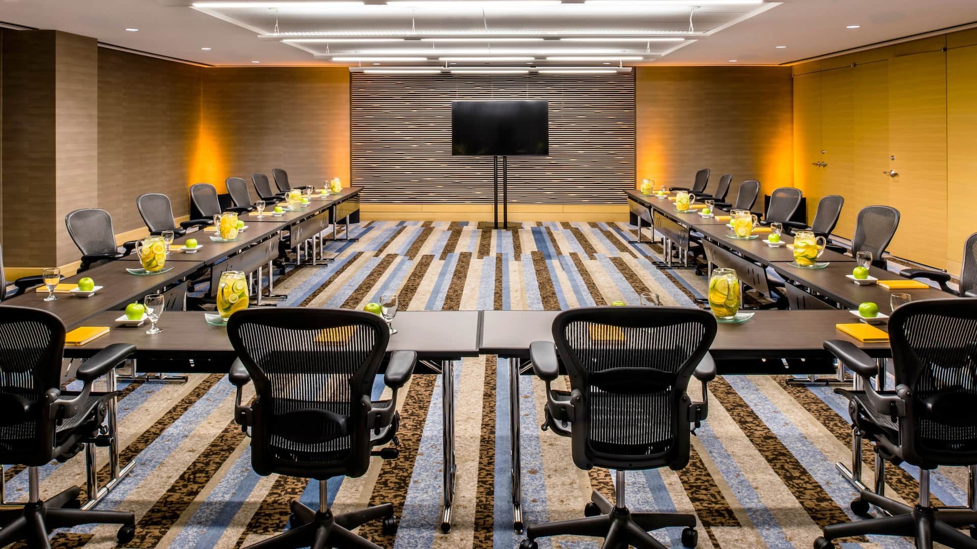 1 of 6 Hyatt Regency Chicago Michigan Three U Shape