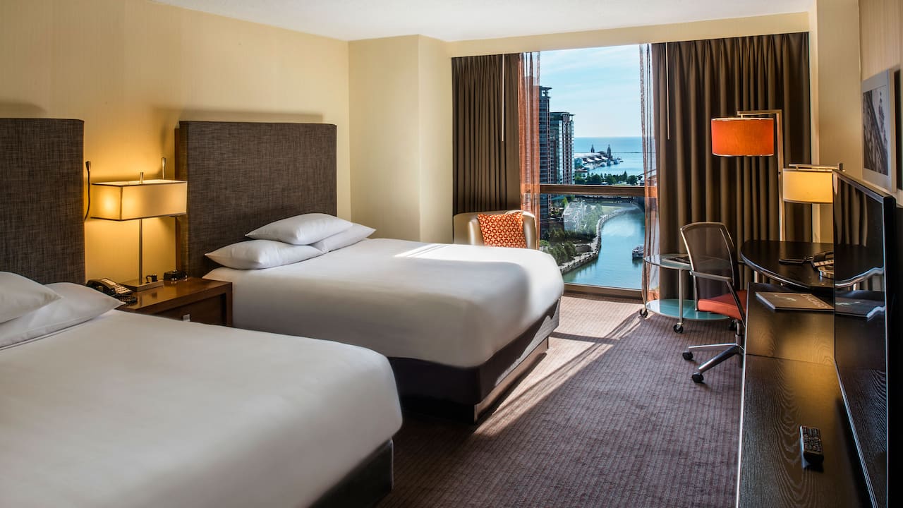 Downtown Chicago Hotel with Two Queen Beds and River View – Hyatt Regency Chicago