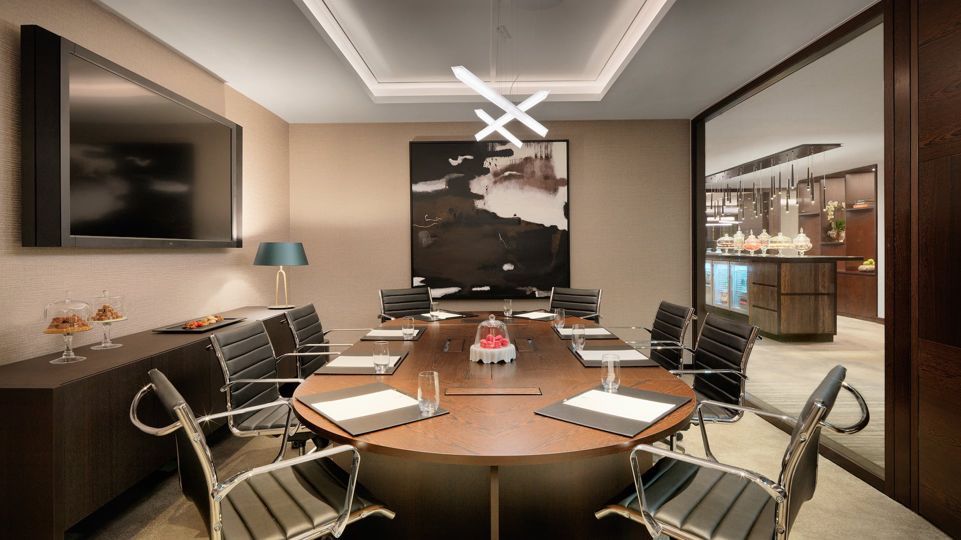 Meeting room with large glass front in the Meeting Campus at Hyatt Regency Cologne