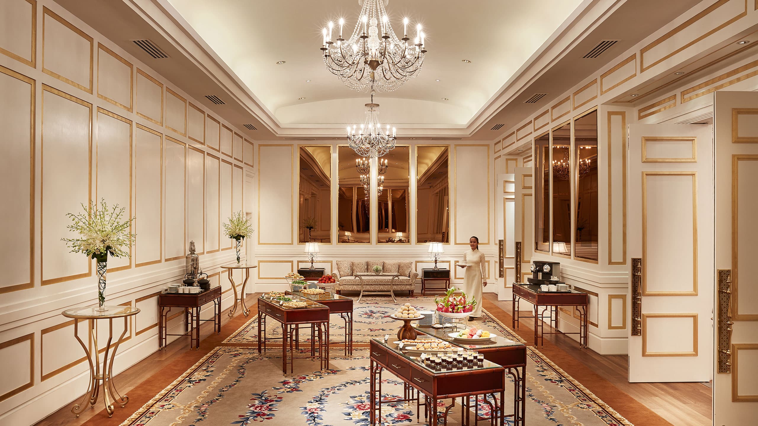 4 of 6 Ballroom Foyer Cocktail Setup